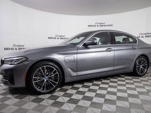 Used 2023 BMW 530e w/ Premium Package image 7