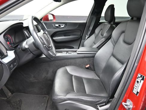 Used 2018 Volvo XC60 T6 Momentum w/ Advanced Package image 19