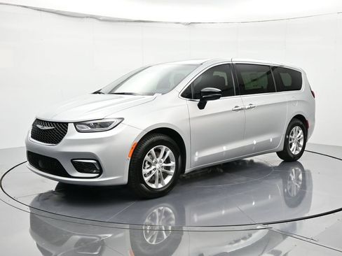 New 2026 Chrysler Pacifica Select image 1
