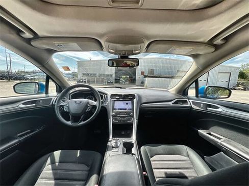 Used 2020 Ford Fusion SE image 19