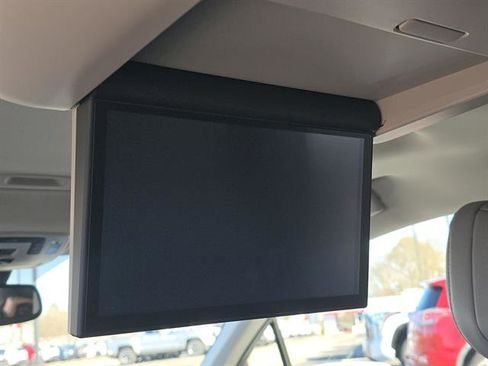 Used 2025 Toyota Sienna XLE image 11