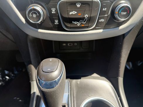 Used 2021 Chevrolet Equinox LS FWD image 19