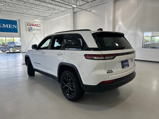 Used 2024 Jeep Grand Cherokee Altitude AWD/4WD image 7