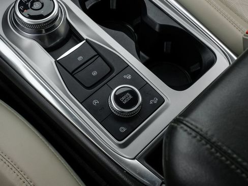 Used 2020 Ford Explorer Platinum w/ Premium Technology Package AWD/4WD image 32