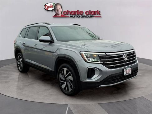 Used 2025 Volkswagen Atlas SE image 7