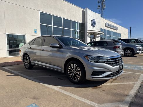 Used 2020 Volkswagen Jetta SE w/ SE Cold Weather Package image 7