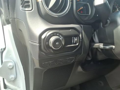 Used 2025 Jeep Wrangler Sahara image 17