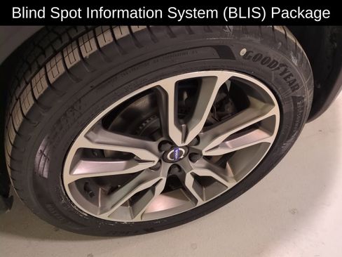 Used 2017 Volvo V60 T5 Cross Country Platinum w/ Climate Package image 2