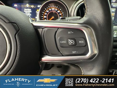 Used 2018 Jeep Wrangler Unlimited Sahara AWD/4WD image 25