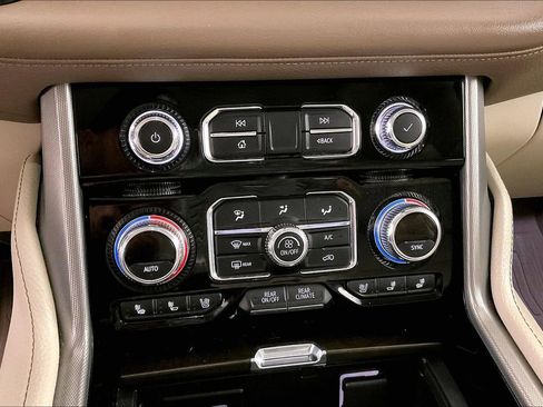 Used 2021 GMC Yukon Denali w/ Advanced Technology Package image 15