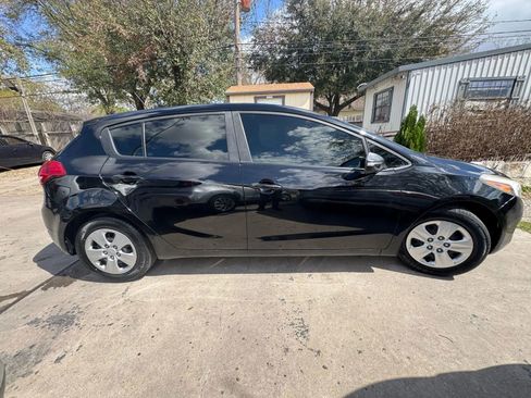 Used 2017 Kia Forte LX FWD image 5