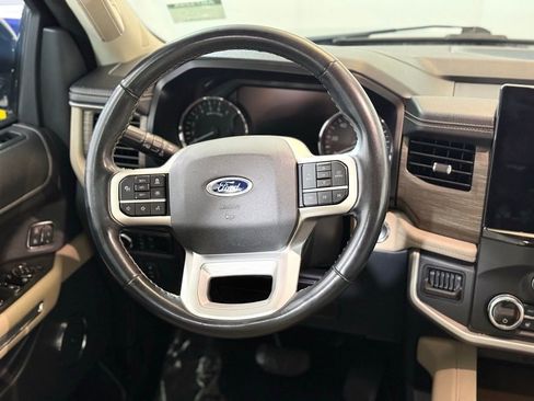 Used 2023 Ford Expedition Limited image 12