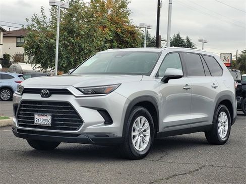 Certified 2024 Toyota Grand Highlander XLE image 10