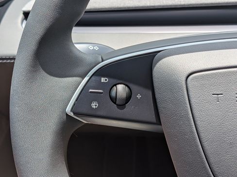 Used 2026 Tesla Model Y AWD image 25