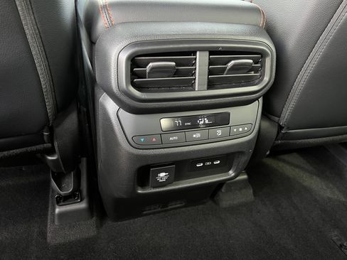 Used 2024 Honda Pilot TrailSport image 35