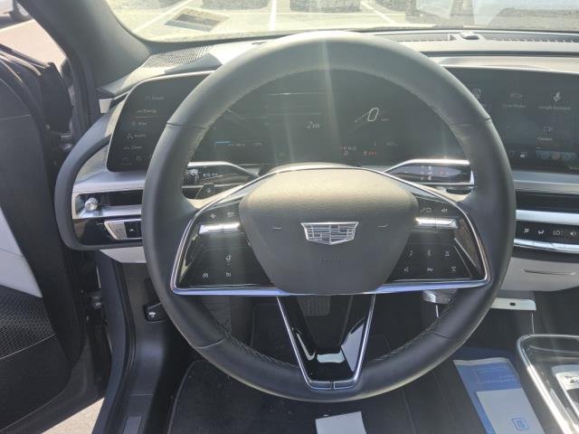 Used 2025 Cadillac Lyriq Luxury AWD/4WD image 2