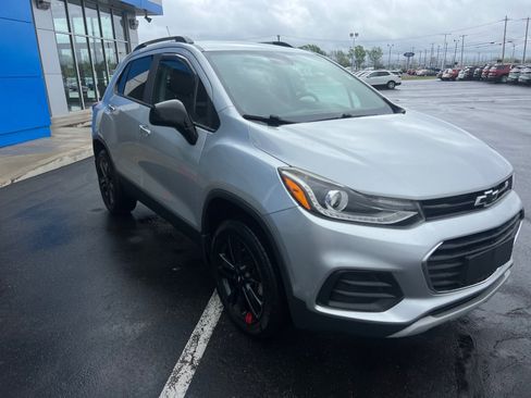Used 2018 Chevrolet Trax LT w/ Redline Edition AWD/4WD image 7