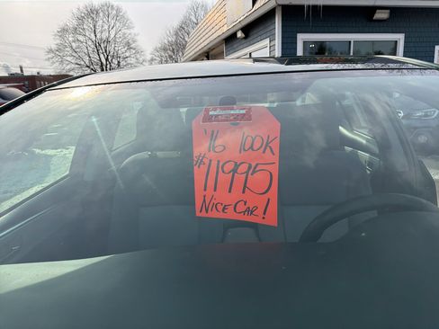 Used 2016 Toyota Corolla LE CVT image 14