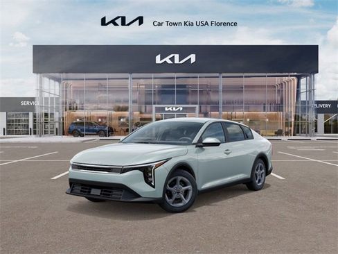New 2025 Kia K4 LXS image 1