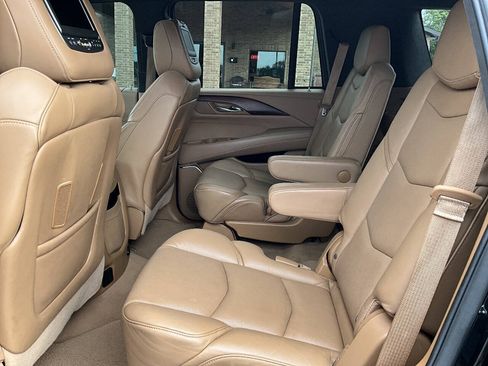 Used 2017 Cadillac Escalade Platinum AWD/4WD image 14