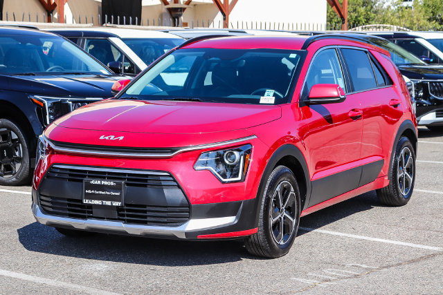 Certified 2025 Kia Niro EX FWD image 4