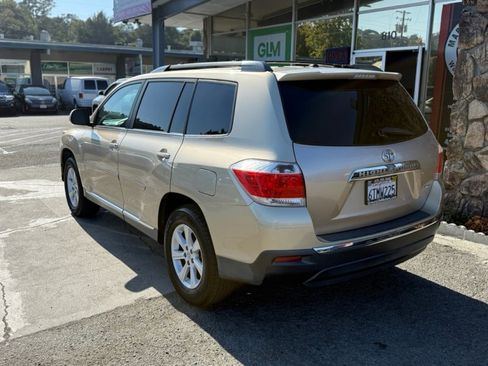 Used 2011 Toyota Highlander SE image 7