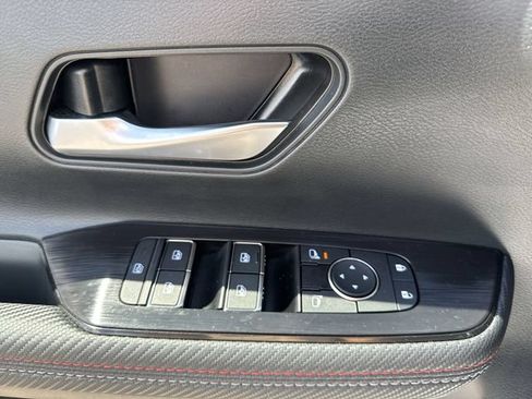 Used 2026 Nissan Kicks SR FWD image 11