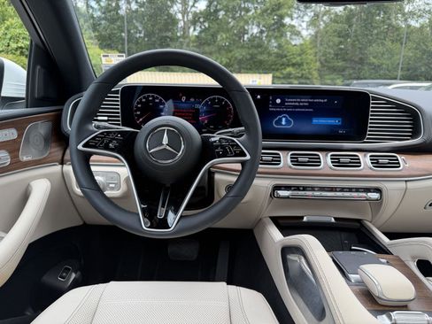 Used 2025 Mercedes-Benz GLE 450 4MATIC Coupe image 19