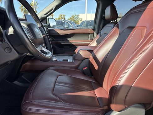 Used 2024 Ford Expedition Limited image 18