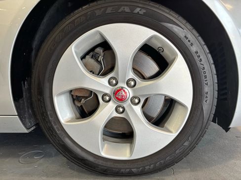 Used 2018 Jaguar XE XE 25t Sedan 4D image 43