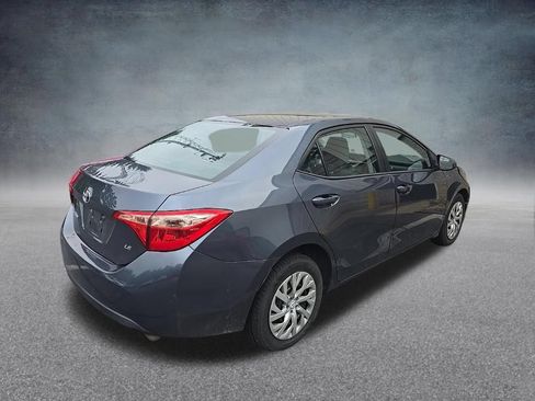 Used 2017 Toyota Corolla LE w/ Carpet Mat Package (TMS) FWD image 7