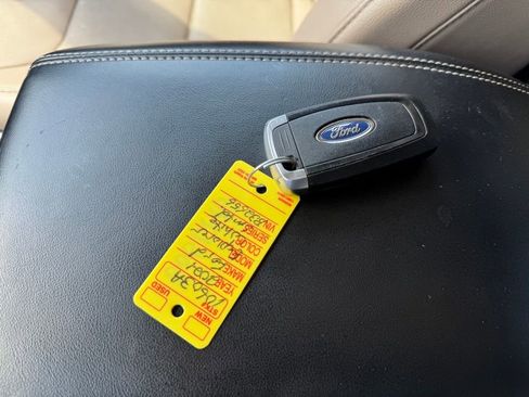 Used 2021 Ford Explorer Limited w/ Equipment Group 301A AWD/4WD image 8