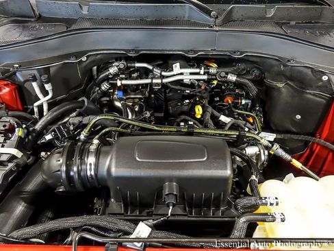 Used 2024 Ford Explorer XLT w/ Equipment Group 202A image 31