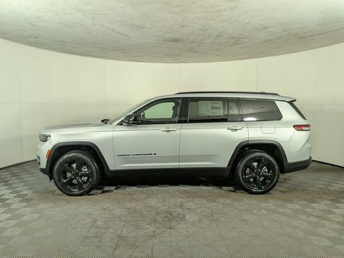 New 2025 Jeep Grand Cherokee L Limited w/ Black Appearance Package image 3