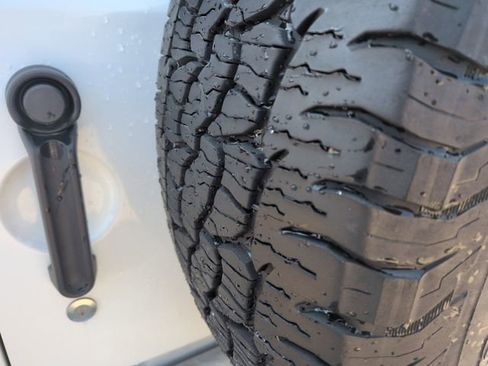 Used 2017 Jeep Wrangler Unlimited Sahara AWD/4WD image 43