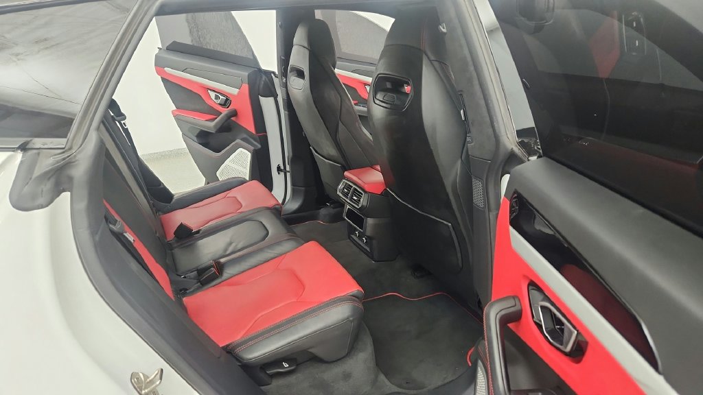 Used 2020 Lamborghini Urus AWD/4WD image 54