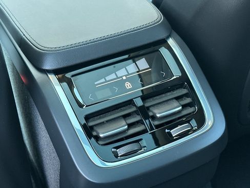 Certified 2025 Volvo XC90 B5 Core AWD/4WD image 15