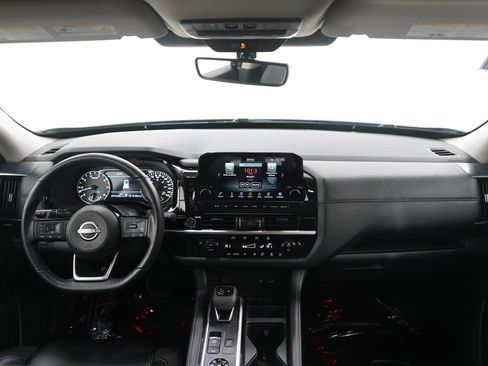 Used 2024 Nissan Pathfinder SL AWD/4WD image 14