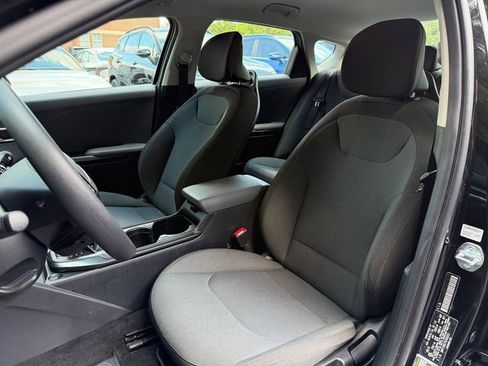 Used 2025 Kia K4 FWD image 2