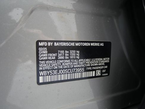 Used 2025 BMW i7 xDrive60 w/ Premium Package image 26