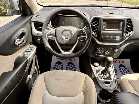 Used 2018 Jeep Cherokee Latitude w/ Mobile Office Group AWD/4WD image 23