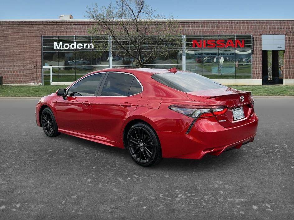 Used 2021 Toyota Camry SE w/ Convenience Package FWD image 2