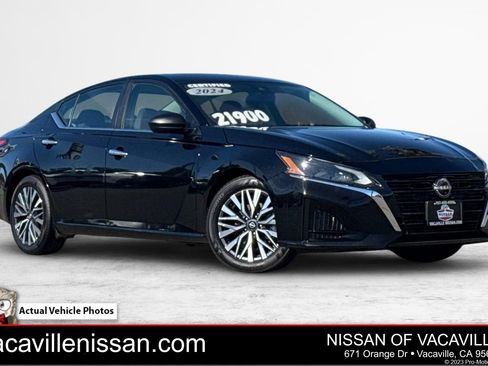 Used 2024 Nissan Altima 2.5 SV FWD image 1