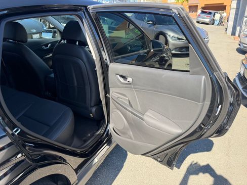 Used 2023 Hyundai Kona Limited FWD image 38
