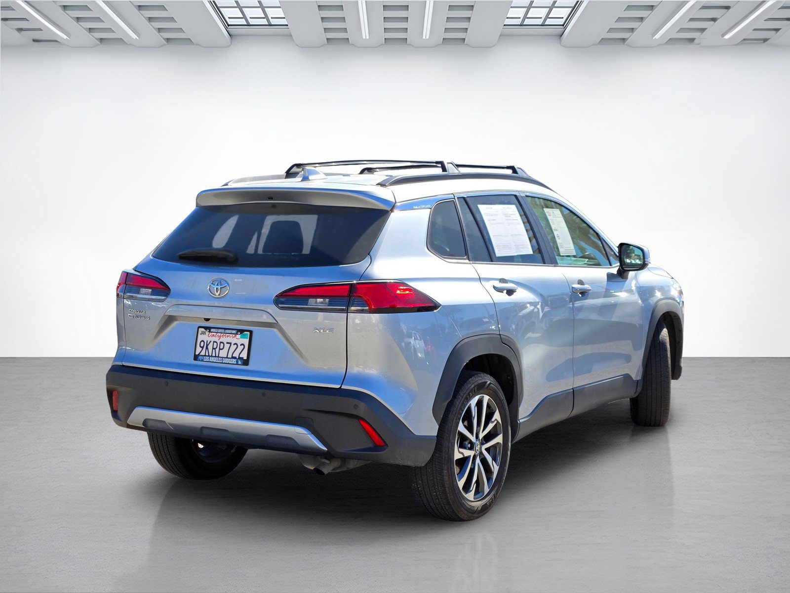 Used 2023 Toyota Corolla Cross XLE w/ Convenience Package FWD image 4