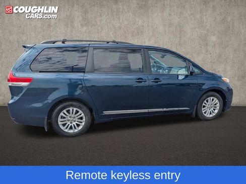 Used 2011 Toyota Sienna XLE w/ Entertainment Pkg FWD image 9