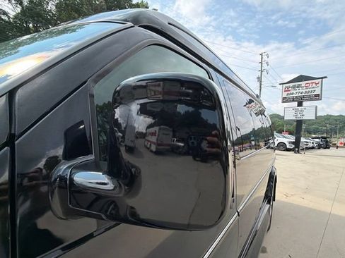 Used 2015 Chevrolet Express 2500 RWD image 23