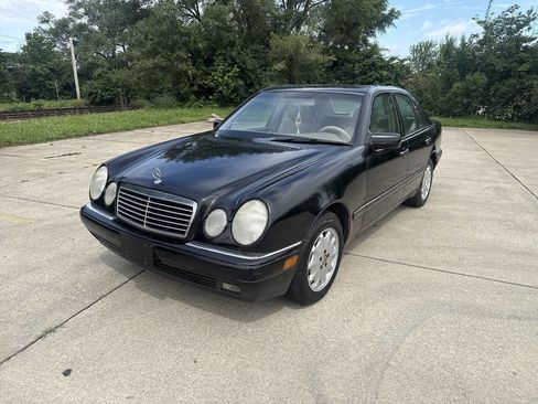 Used 1998 Mercedes-Benz E 320 Sedan image 1