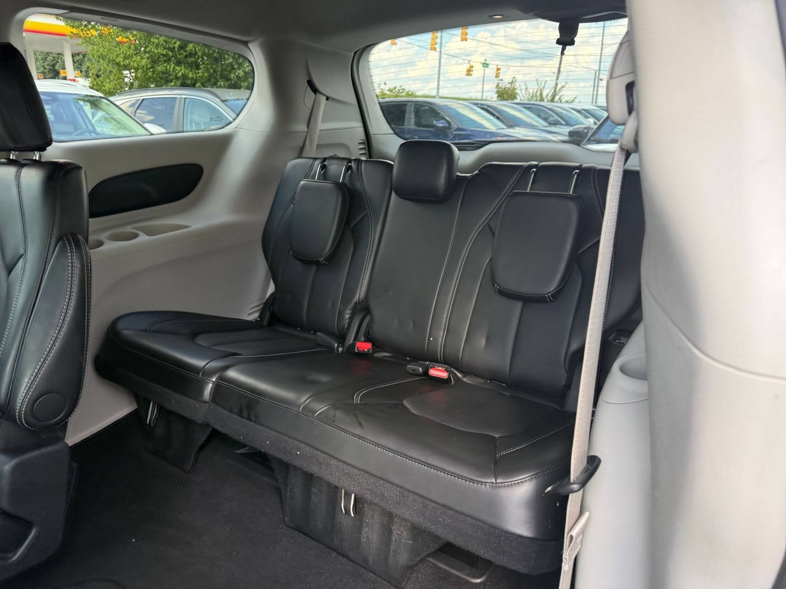 Used 2024 Chrysler Pacifica Touring-L FWD image 30