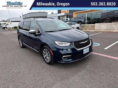 Used 2023 Chrysler Pacifica Pinnacle